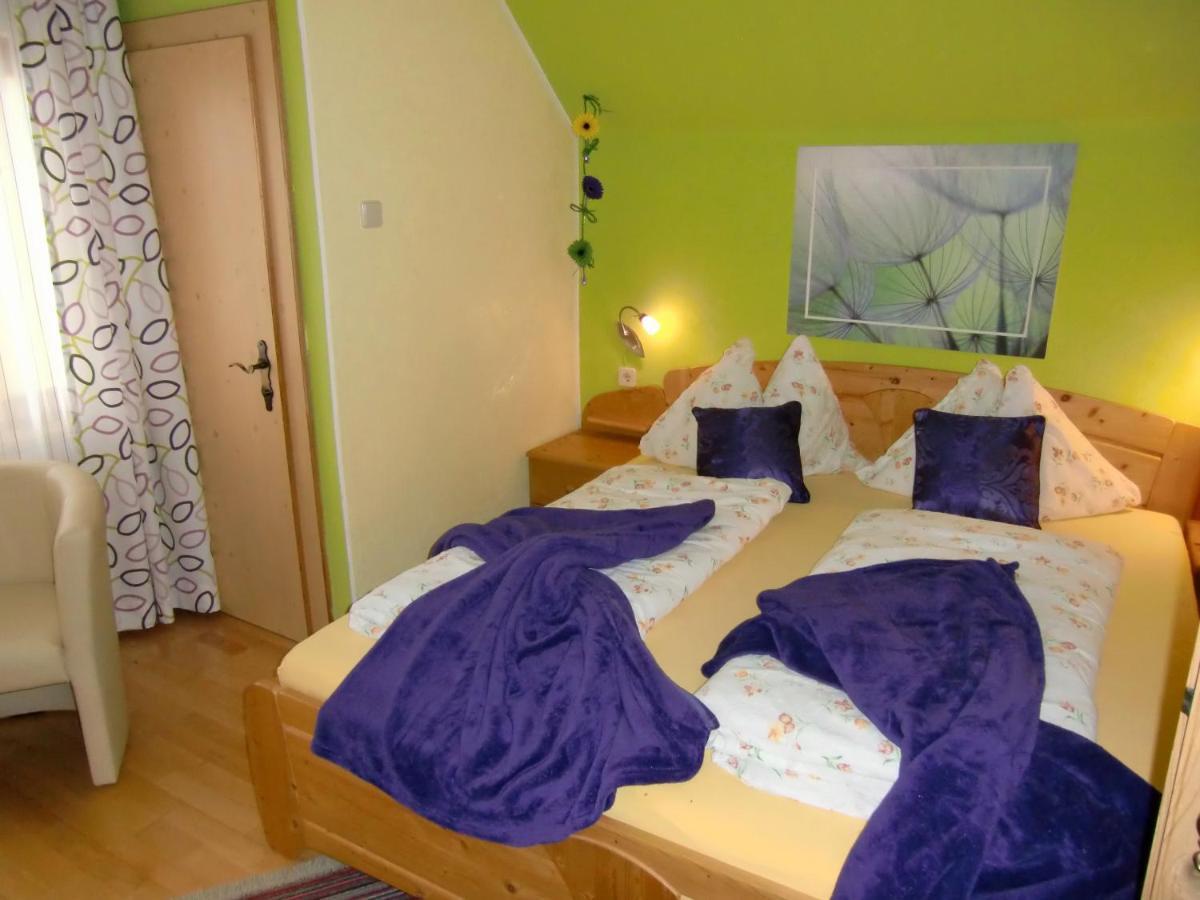 Guest house Berggasthof Karlbauer Lendorf
